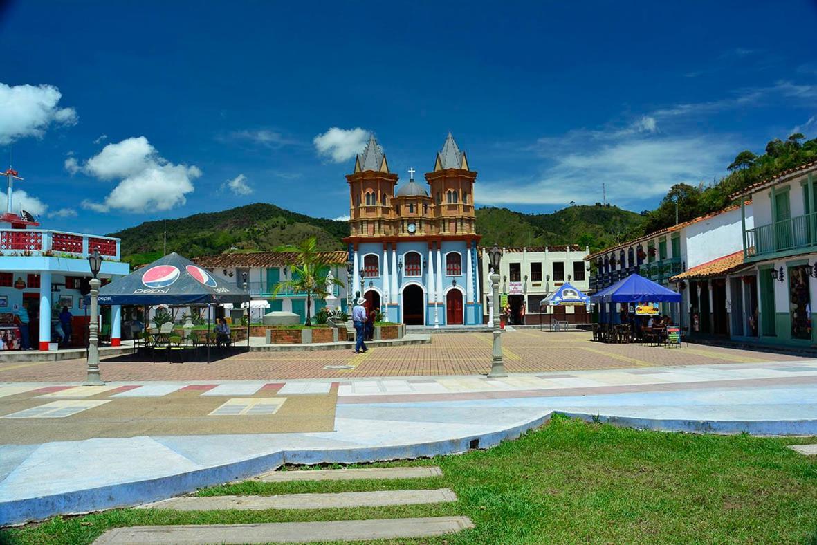 Hotel Campestre Alto Lindo En Guatapé Zewnętrze zdjęcie