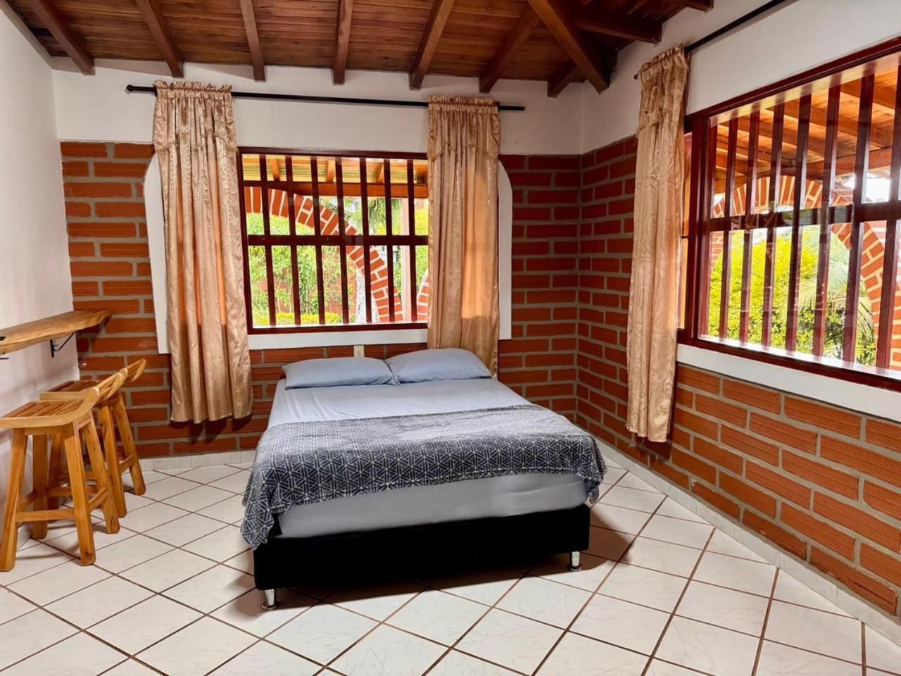 Hotel Campestre Alto Lindo En Guatapé Zewnętrze zdjęcie
